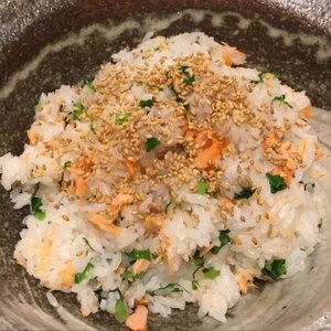 甘塩鮭とかぶの葉の混ぜご飯